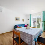Cozy Nur 280 Meter Zum Mit Garten, Klima, Wifi Apartment Umag